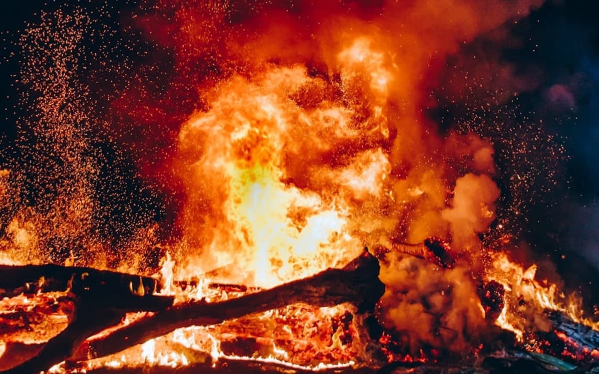 Logs on fire (Christopher Burns)
