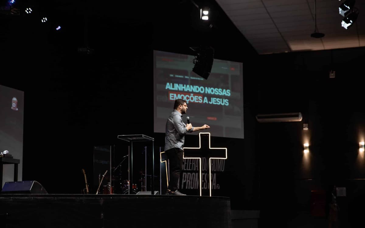 Neto Gregório ministrando na Igreja das Nações (Nações Mídias)