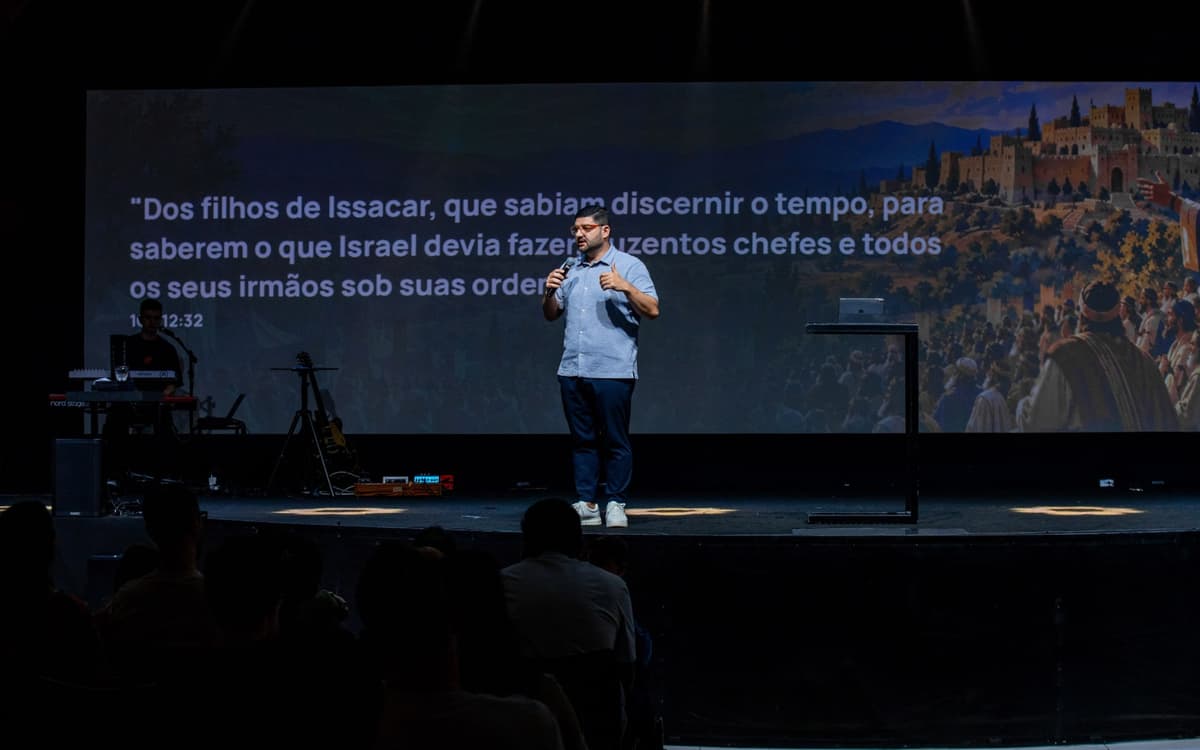 Neto Gregório pregando sobre 1 Crônicas 12:32