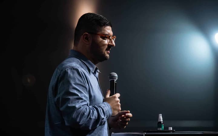 Neto Gregório ministrando na Igreja das Nações (Nações Mídias)