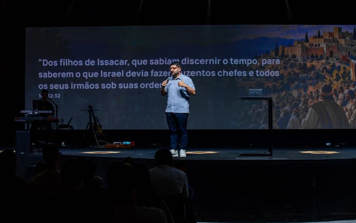 Neto Gregório pregando sobre 1 Crônicas 12:32